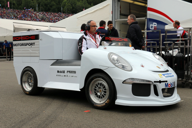 Illustration for article titled Porsche Uses The Best Golf Carts In The Universe
